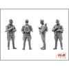 ICM 1/35 Soviet Soldiers (3 Soldiers & 1 Woman) Berlin, May 1945 Plastic Model Kit 35541