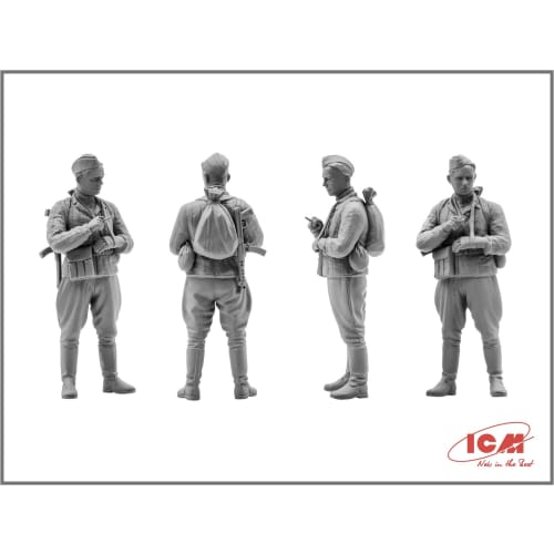 ICM 1/35 Soviet Soldiers (3 Soldiers & 1 Woman) Berlin, May 1945 Plastic Model Kit 35541