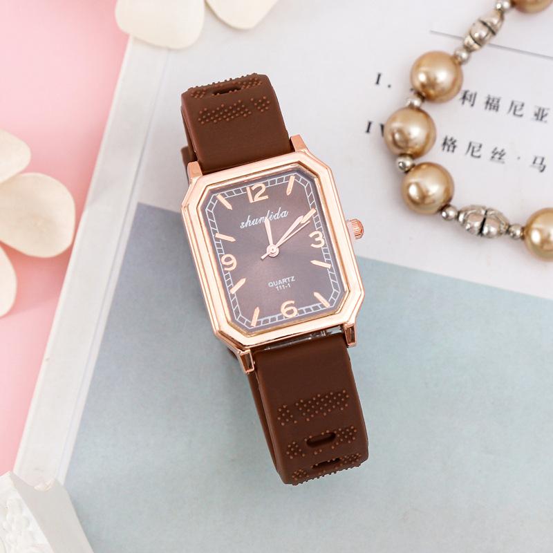 Exquisite Fashion Ladies Watch Rectangle Casual Silicone Strap Quartz Watch Schoolgirl Watch