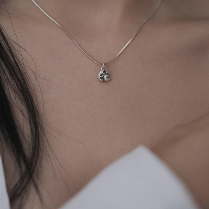 Reinheart Star Shell Necklace