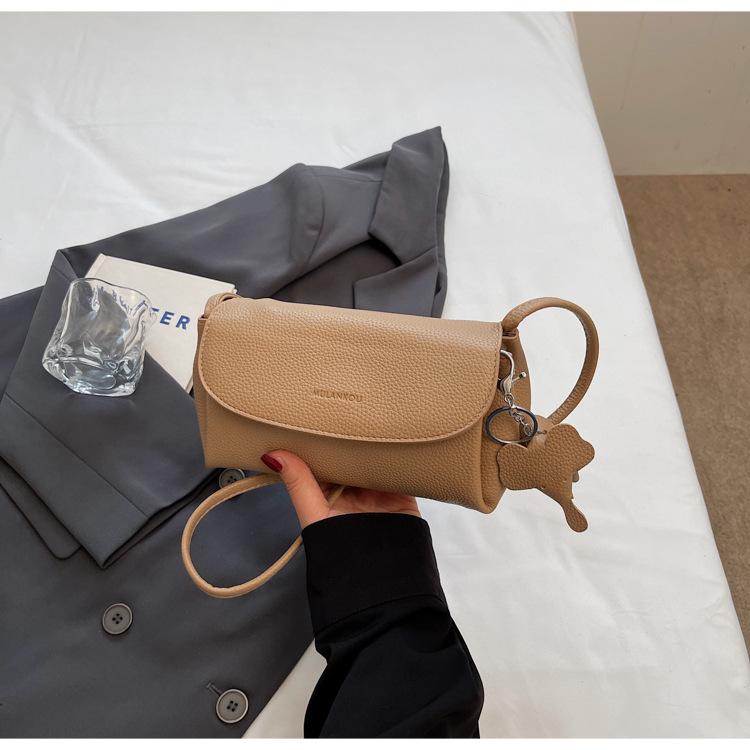 

2025 new popular solid color messenger bag simple niche soft surface casual fashion small square bag retro commuter bag коричневый
