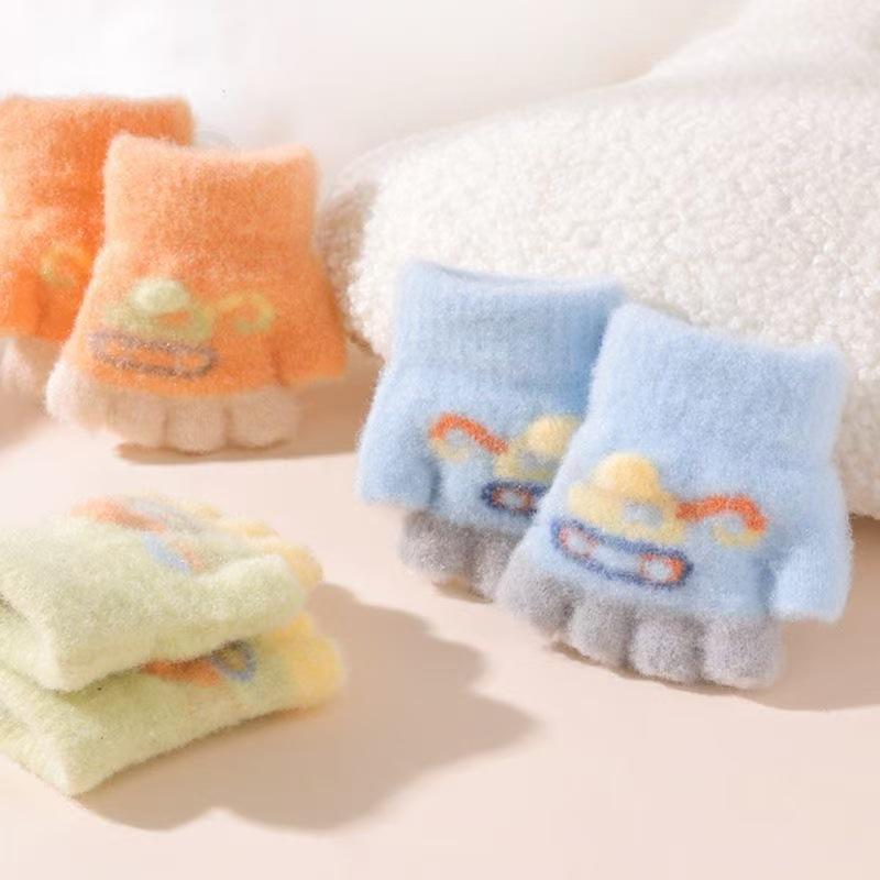 Ye Peng Baby Half-Finger Gloves: Cute Excavator Design for 0-2 Years, Perfect for Autumn and Winter Crawling.
