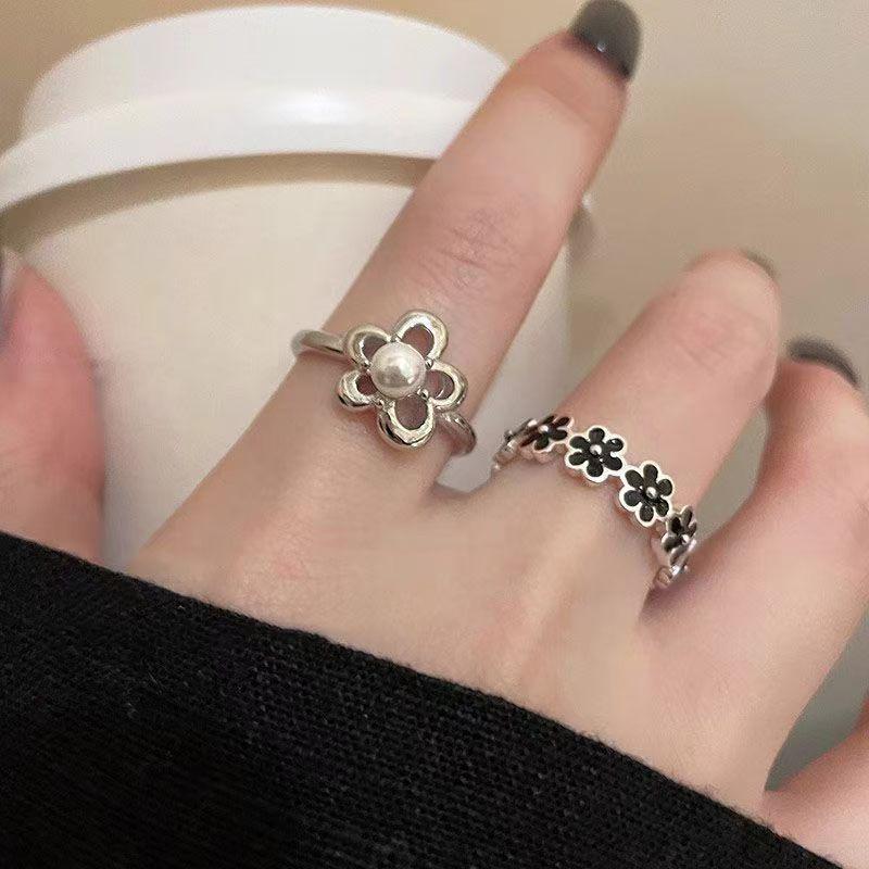 Black Glazed Vintage Floral Open Ring for Women – Elegant Statement Piece