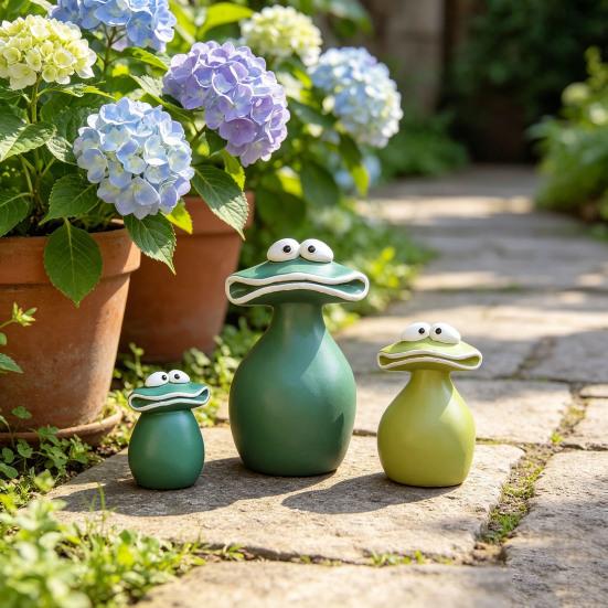 Whimsical Frog Garden Statue Cute Big Mouth Frog Figurine with Goofy Expression for Patio Lawn Yard Balcony Porch Outdoor Indoor Decor