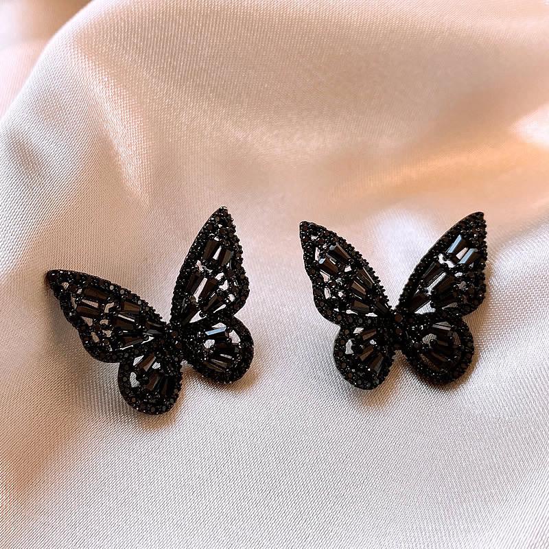 Kwiatowe Perłowe Srebrne Kolczyki Kwadratowe z Diamentami: Elegancka, Wszechstronna Biżuteria dla Słodkiego i Delikatnego Wyglądu.