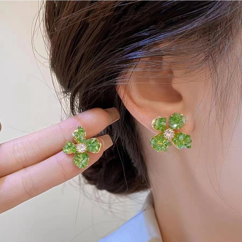 Fashion light luxury high-end stud earrings small fresh flower series earrings sweet and exquisite niche versatile daily earrings