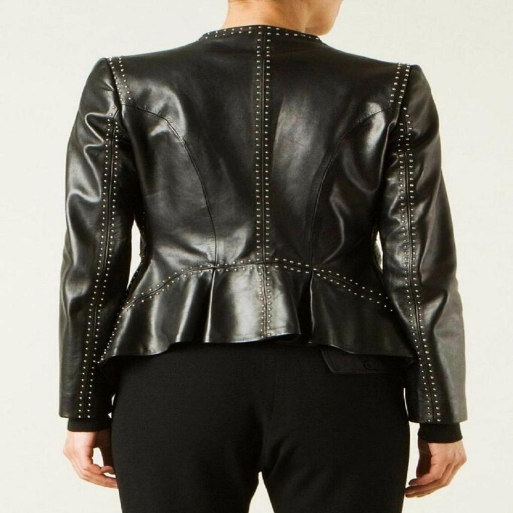 NOORA Damen Lammfell Schwarzer Lederblazer | Plissierter Mode-Blazer mit Metalldesign | Schmal geschnittene Jacke im Retro-Stil für Halloween