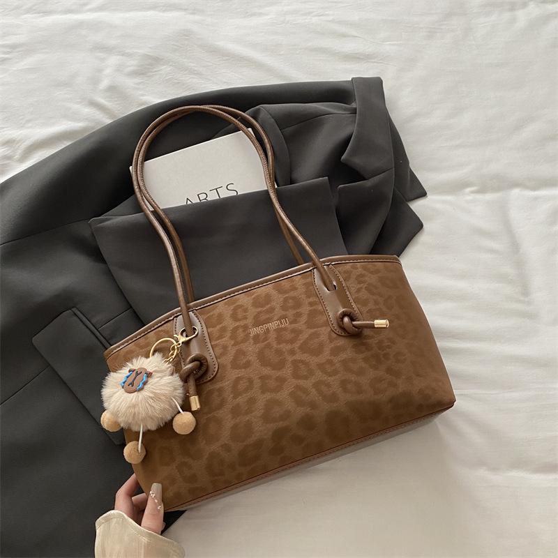 Retro commuter large-capacity underarm bag women's new fashion shoulder bag simple personality portable tote bag