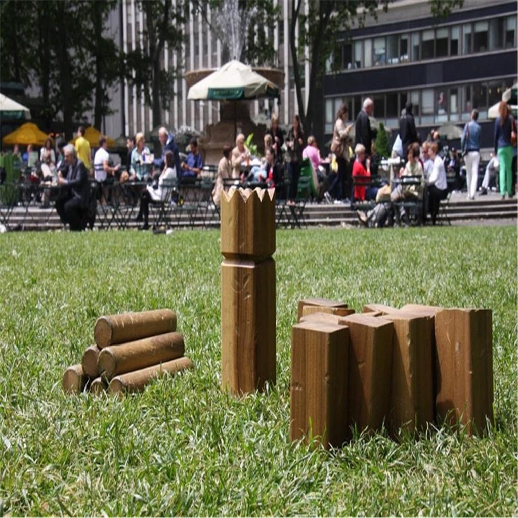 Gioco da esterno in stile nordico, set in legno per il lancio del Kubbu per giardini e prati, sport all'aperto per famiglie e gruppi numerosi, adatto ai bambini