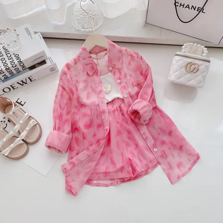 

Летний комплект из двух предметов для девочек 2025 года с леопардовым принтом для защиты от солнца - рубашка с длинным рукавом и шорты 130 cm розовый