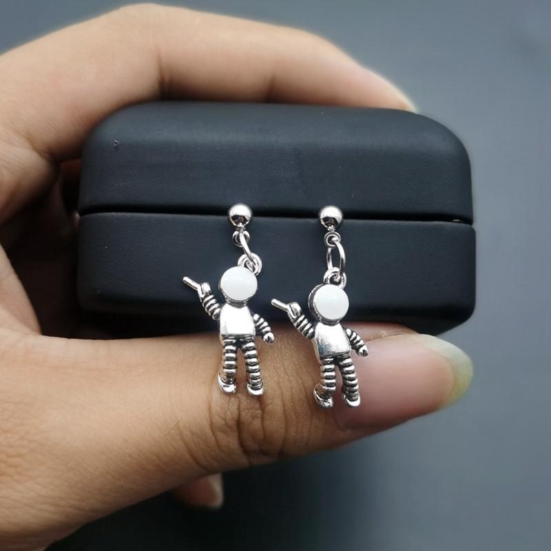Creative Cute Design Universe Contracted Earrings for Women Girls Space Astronauts Stud Earrings Fashion Star Women's Gift