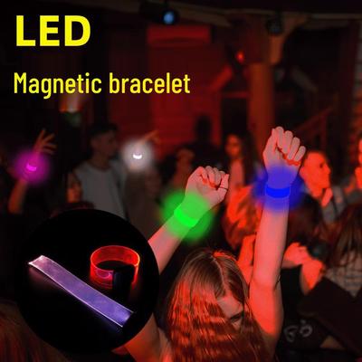Braccialetto LED RGB Lampeggiante Attivato dal Suono Magnetico per Eventi