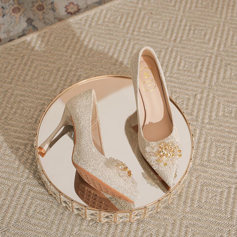 

Французские атласные свадебные туфли женские туфли невесты платье для свадьбы Сюхэ двойной способ носки водонепроницаемые стол кристалл цветок тонкий каблук не устают ноги одинарные туфли 39