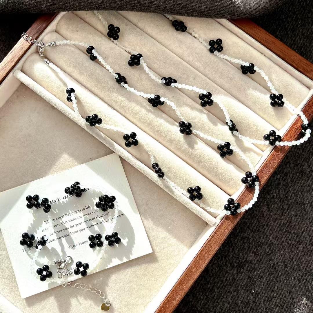 

Vintage Design Four-Leaf Clover Natural Black Agate White Moonlight Collarbone Chain Necklace