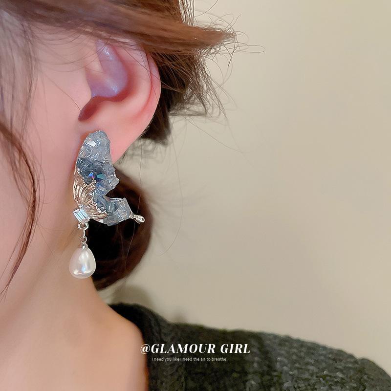 Personality and creativity Butterfly pearl pendant earrings ins Sweet and versatile temperament earrings Personality trend earrings