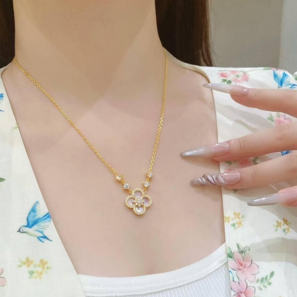 Four-leaf Clover Necklace Female Imitation Gold Versatile High-end Collarbone Chain Will Not Fade for a Long Time Jewelry