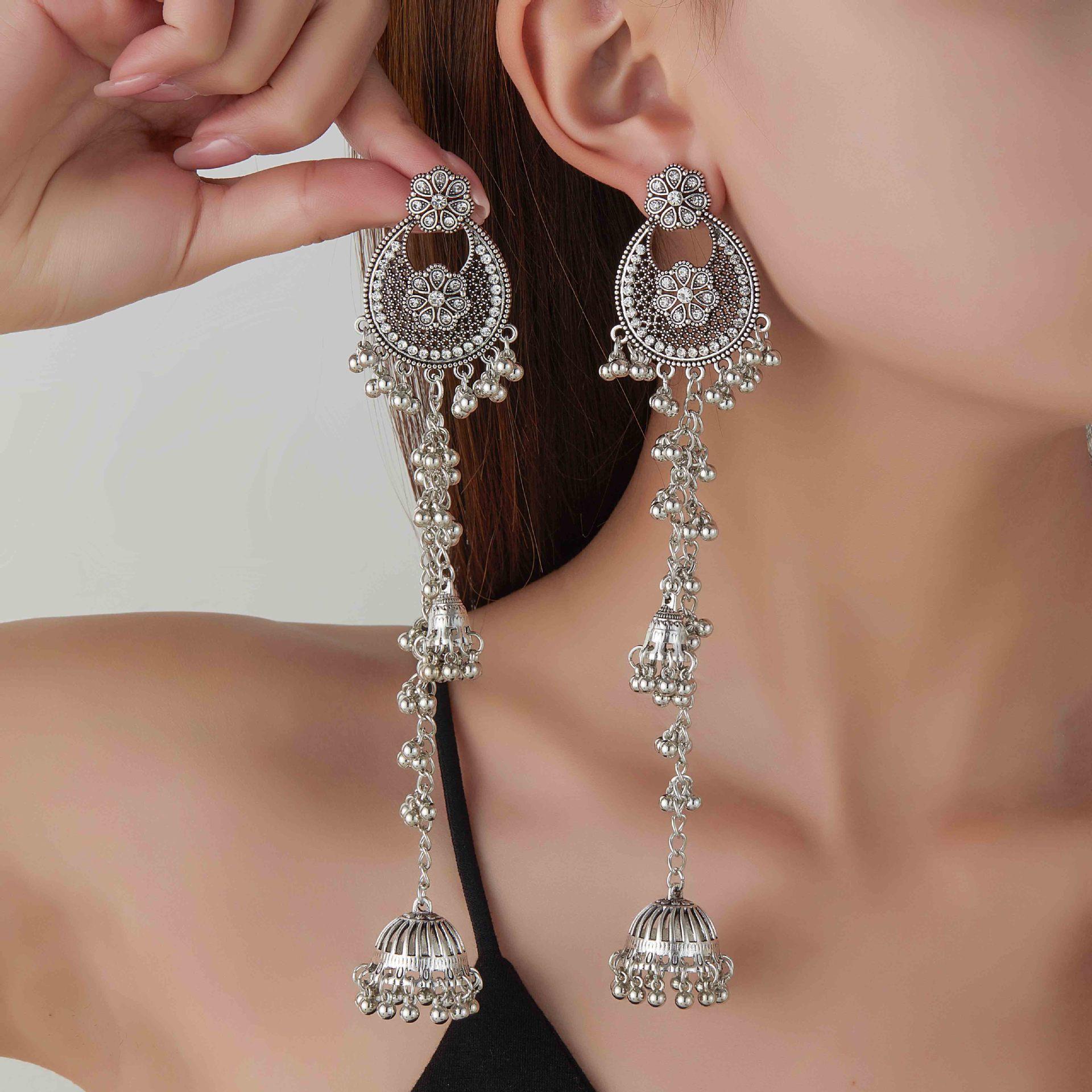 

Преувеличенные серьги Богемный Ретро Этнический стиль Резные сплавные бусины Подвеска Бахрома