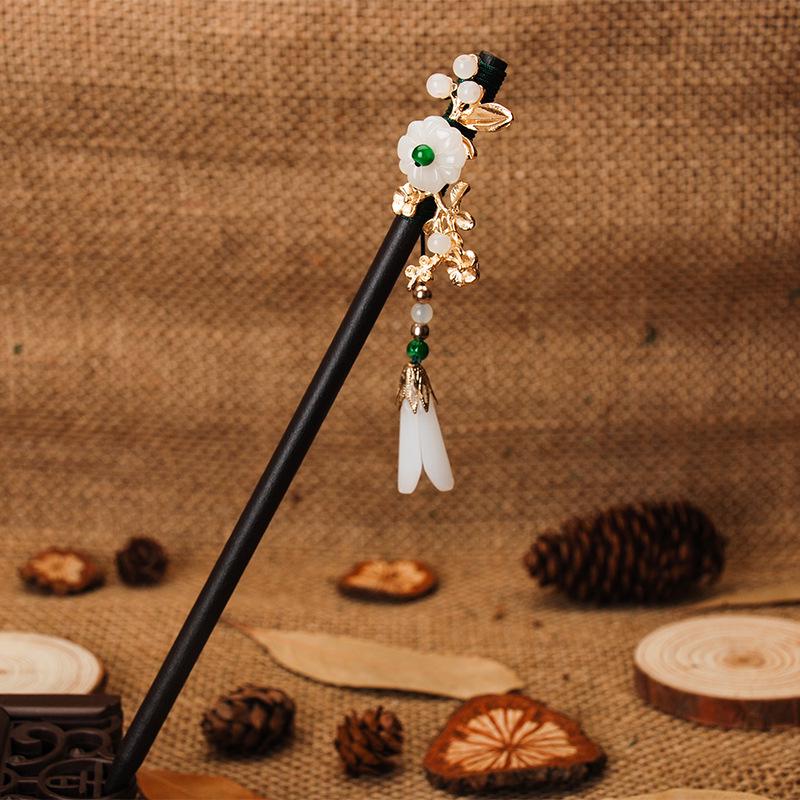 Vintage-Style Ebony Imitation Hairpin with Tassels and Wooden Step-Shaking Design for Hanfu and Ancient Costume Accessories