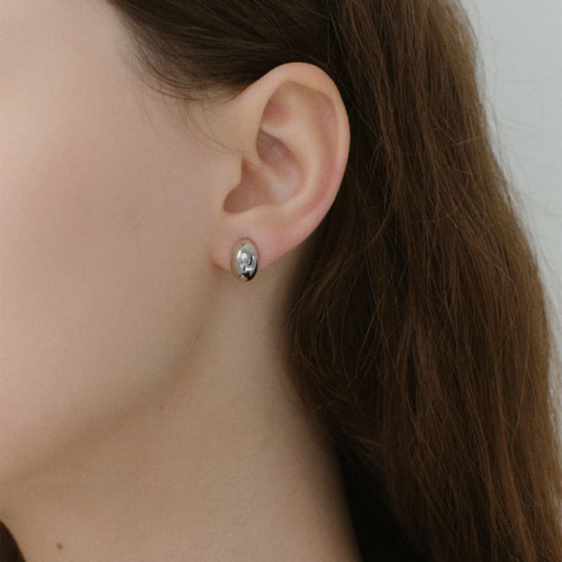 NORMALLEE [White gold] Round Shell Earrings