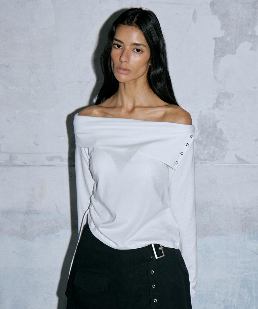 WAARFORWOMAN Wt-58 Eyelet Off-Shoulder Tee (2 Colors)