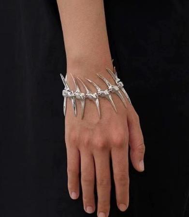 

Men s Spiked Fishbone Chain Bracelet Thorns Design Metal Link Wristband Adjustable Size Punk Style Accessory for Daily Wear One Size