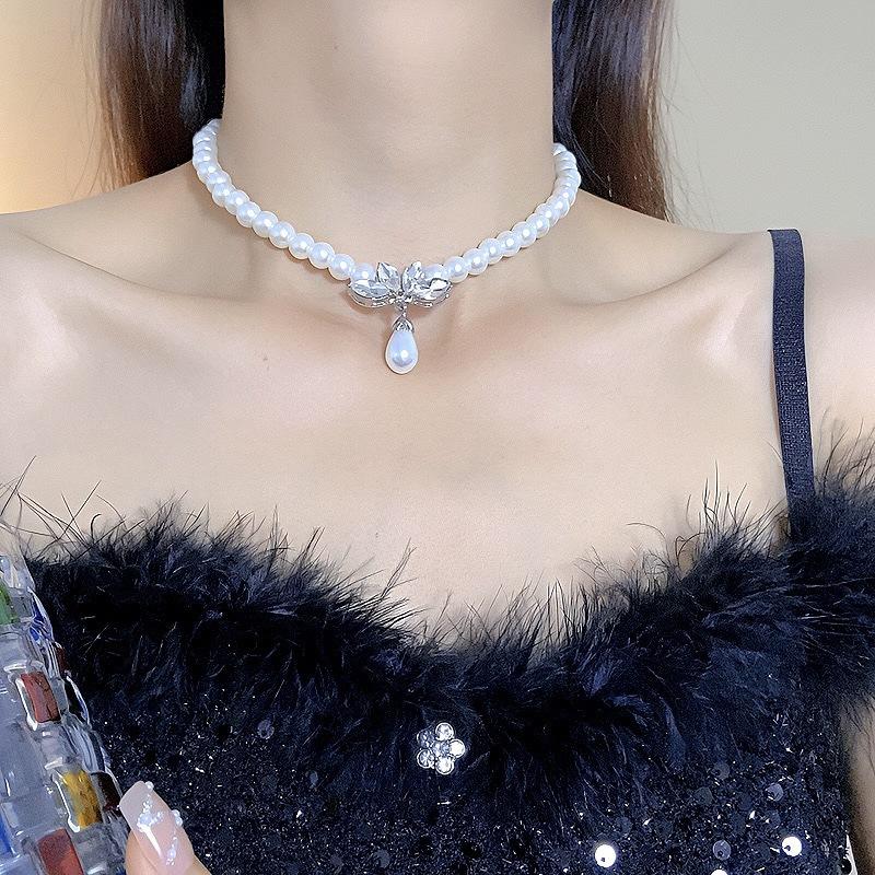 Koreanische Retro-Perlen-Diamant-Fransen-Halskette Internet-Berühmtheit Temperament Designgefühl Blume Schleife Schlüsselbeinkette Halskette weiblich