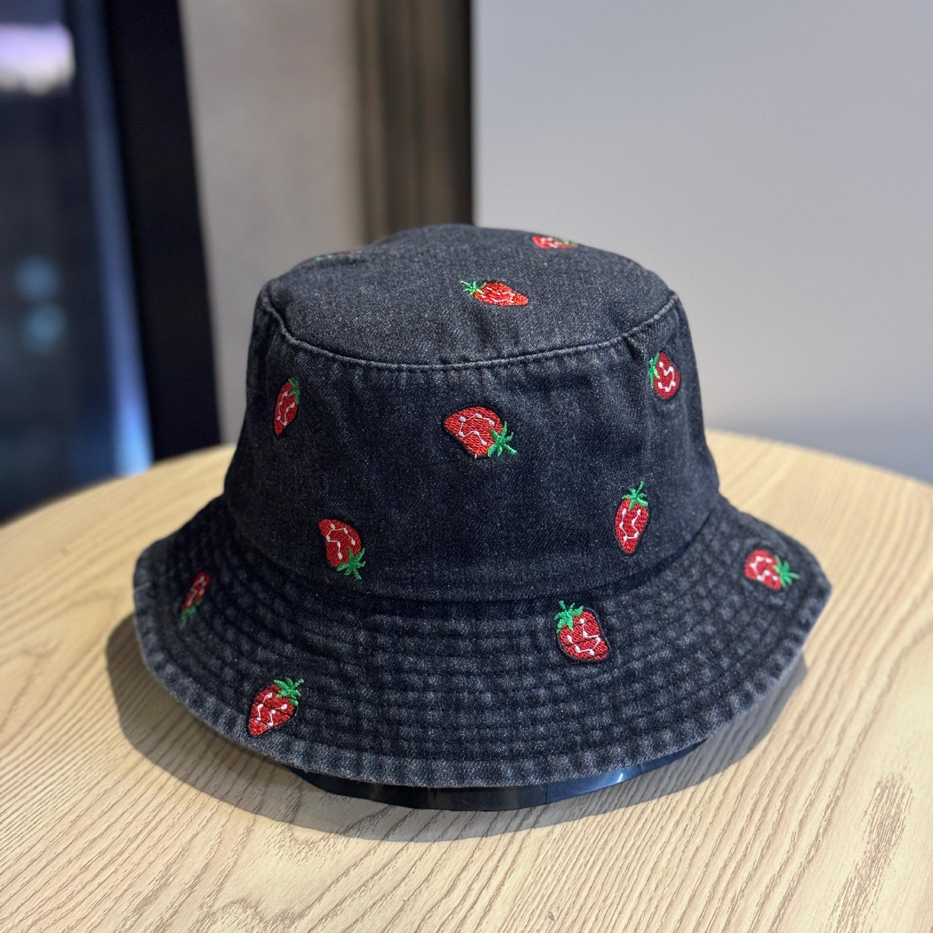 

Korean-style strawberry embroidered denim bucket hat for men, wide brim sun protection, fashionable and versatile, makes the face look smaller, Adult54-60Adjustable чёрный