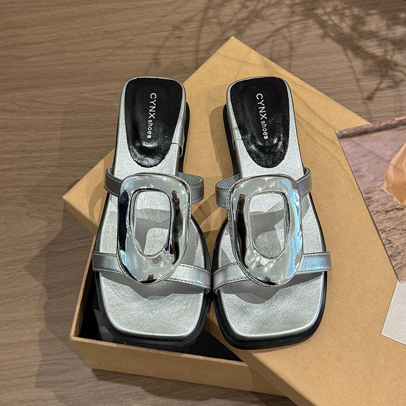 

French temperament thick-bottomed one-word women s outer wear 2025 summer new metal buckle retro slope heel open-toed cool slippers 35 серебряный