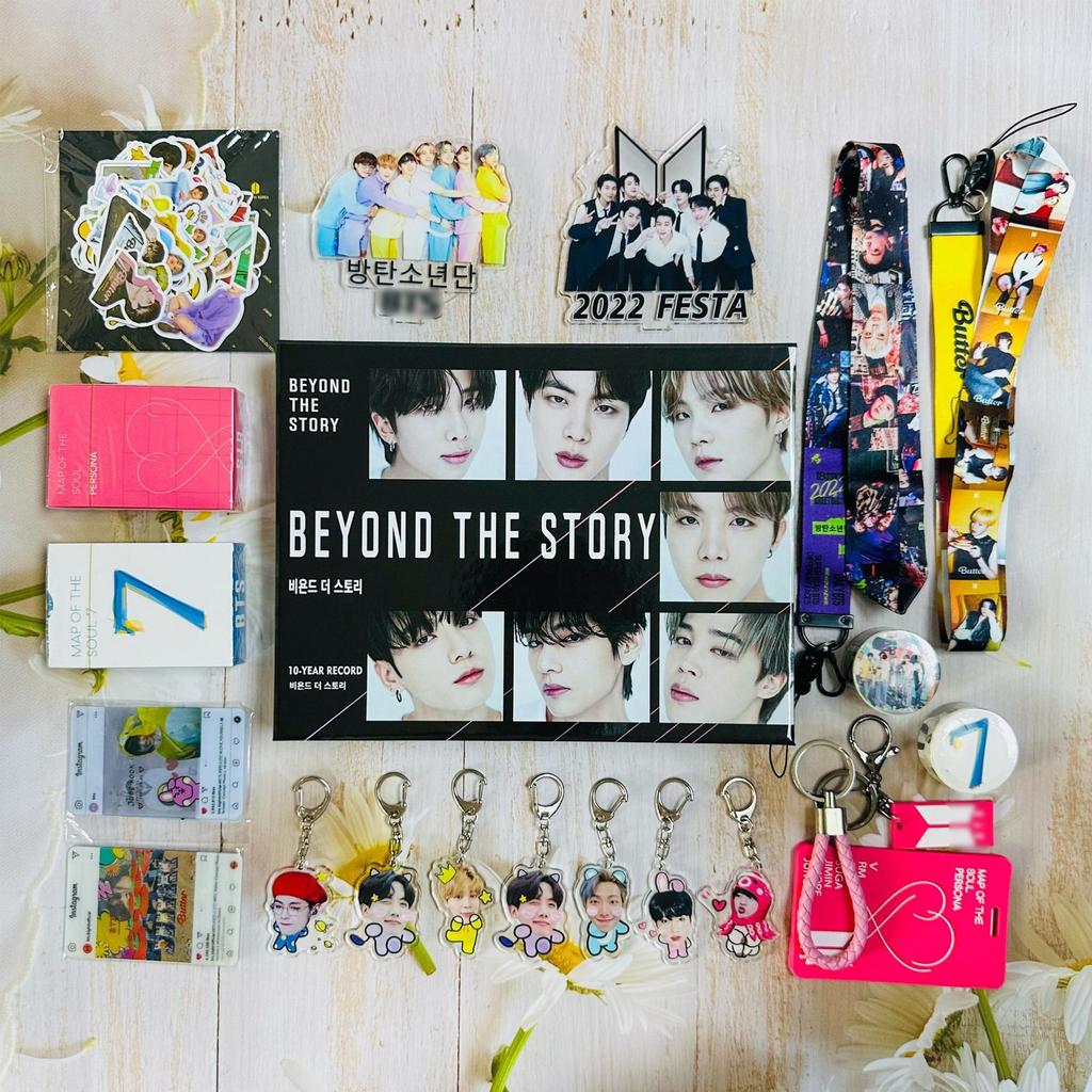 Kpop BTS Beyond The Story 10 Yıl Kaydı Ürün Hediye Kutusu Seti Lomo Kartlar Standee Sevimli Anahtarlıklar Kordon Çıkartmalar ile ARMY Hayranları Koleksiyonu için