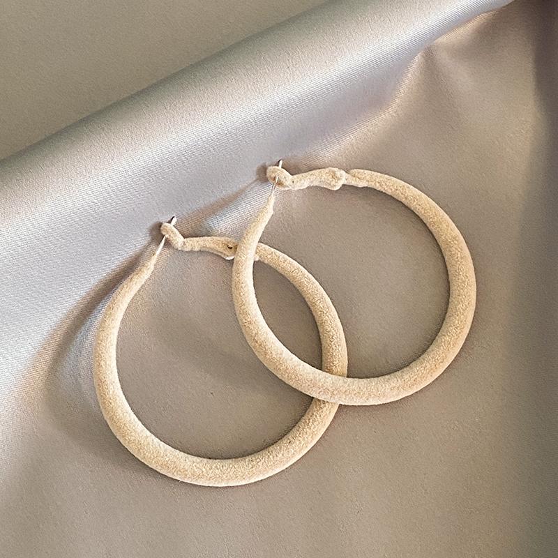 

Flocked Round Earrings Suitable For Autumn and Winter Seasons Fashionable Accessories For Women With New Jewelry For Christmas хаки