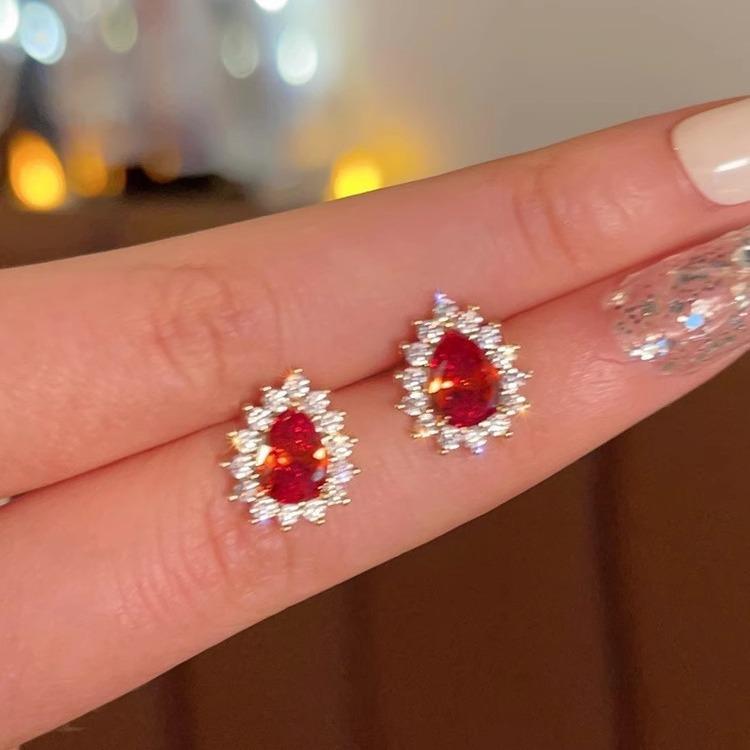 Rose Dewdrop~ Red Court Earrings New Niche Design Stud Earrings Women's Premium Light Luxury Earrings