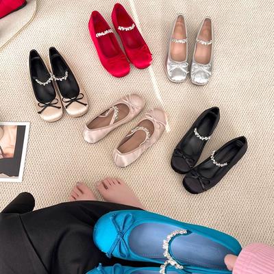 Petite augmentation de hauteur intérieure talon épais Mary Jane chaussures simples printemps et été nouvelle mode femme chaîne strass satin ballerines