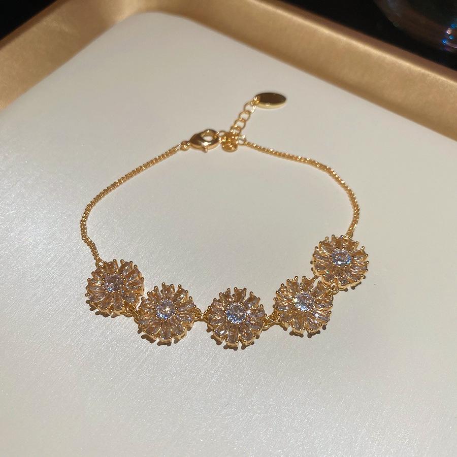 18k Gold Plated Retro Zircon Floral Bracelet – Elegant, Fashionable Hand Jewelry for Women