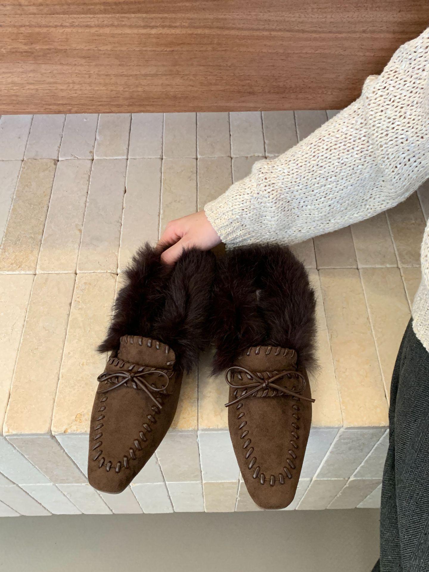 

Flat heel pointed tip plush cotton slippers women s shoes wear autumn and winter bows one pedal bag head half drag 39 кофейный