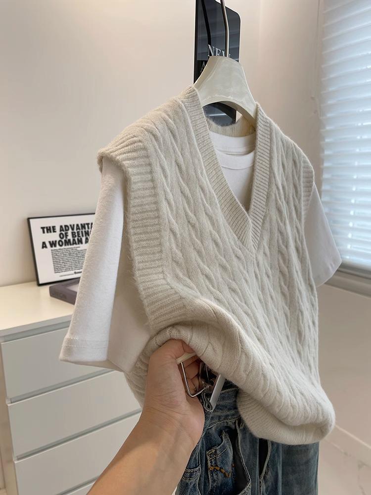Retro Cable Knit V-Neck Sleeveless Vest for Women - Autumn/Winter Layering