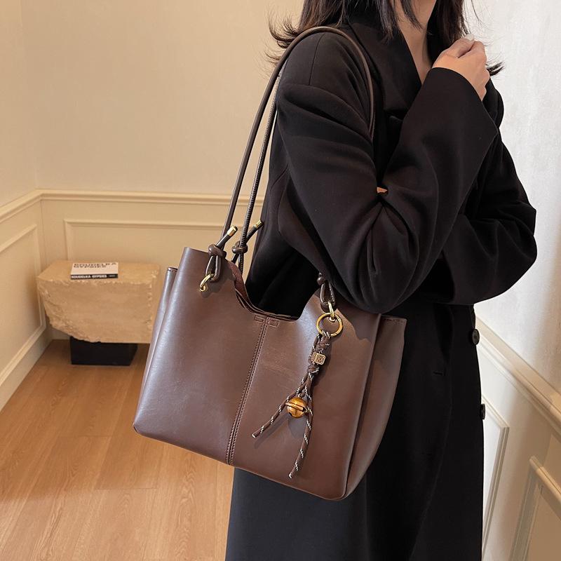 Large-capacity versatile three-fold extra-large bag, women's autumn and winter advanced texture commuter portable shoulder bag