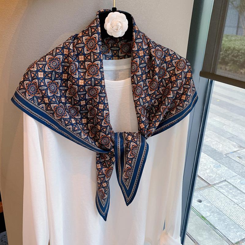 Niche Retro Printed Kaleidoscope Scarf Women'S High Sense Temperament Literary Style Thin Silk Scarf Triangle Scarf