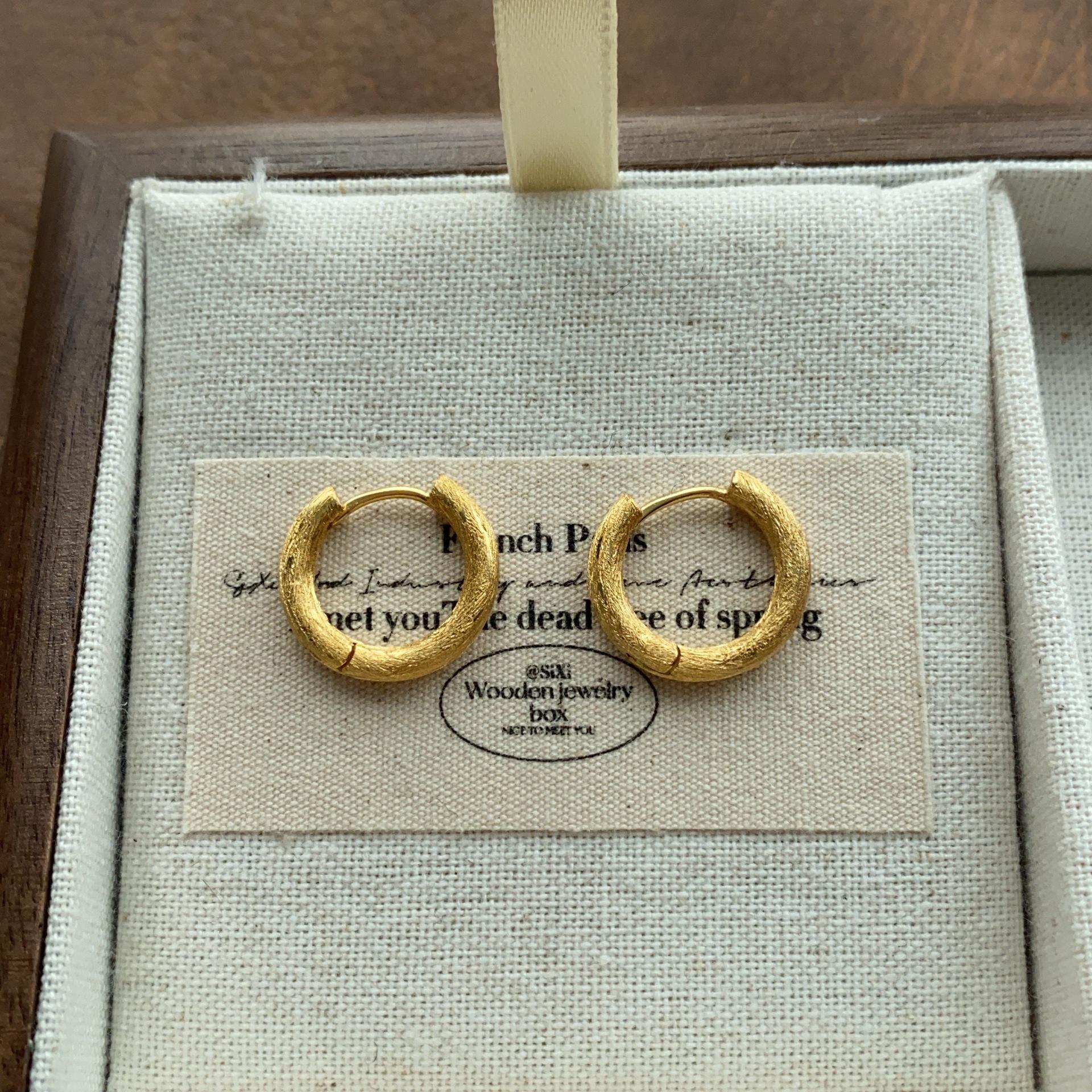 

Ancient metal smooth plain ring earrings, retro brushed noble earrings, advanced minimalist earrings.