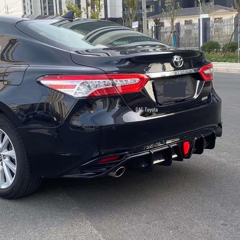 Paraurti Posteriore Sportivo per Toyota Camry 8ª Generazione 2018-2022 con Luci di Navigazione
