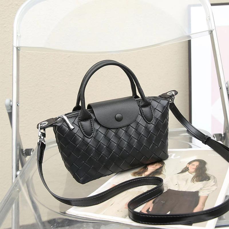 2025 New Women's Bag Niche Design Spring Summer Korean Version Versatile Fashion Cowhide Woven Women's Handbag Single Shoulder Small Dumpling Bag