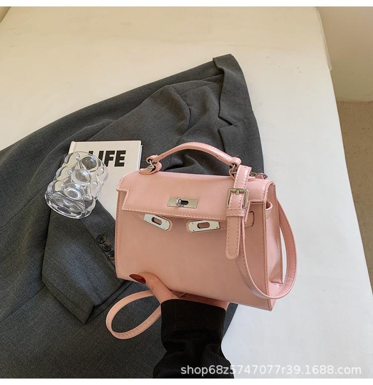 Korean Version of Fashion Niche Design Underarm Kelly Bag Women's 2025 New Early Spring Versatile Shoulder Messenger Bag