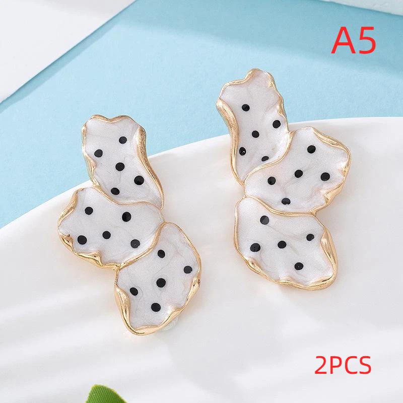 1 Pair Dripping Oil Irregular Petal Stud Earrings for Women Elegant Floral Design Anti-allergy Business Casual Wear Jewelry