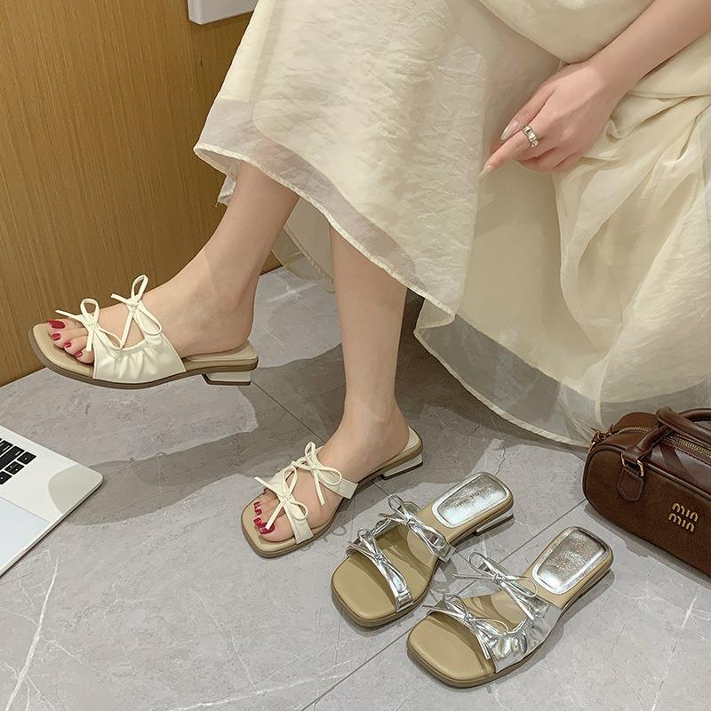 Beautiful Low-heeled Cool Slippers for Women's Summer Wear, New with Skirt One-word Flat Sandals