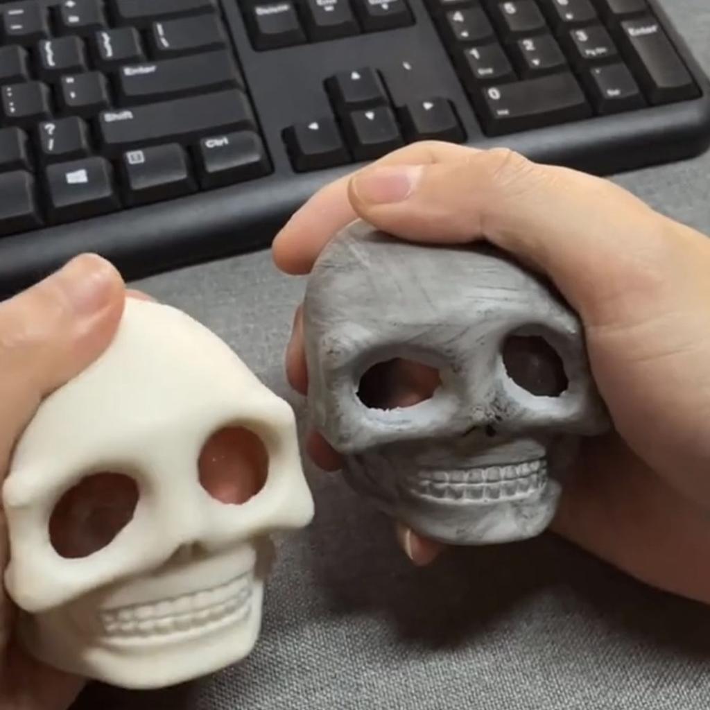 1/2PCS Halloween Toy Skull Bug Pinching Music Skull Eyeball Bug Decompression Vent Toy Gift Creative and Fun Toys