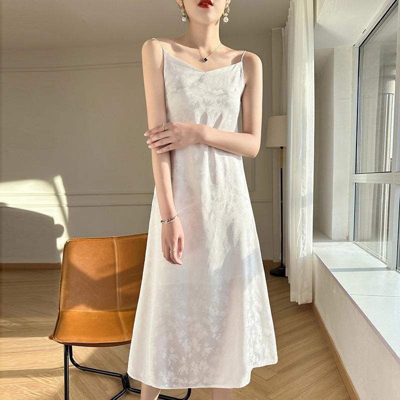 

2023 Женское облегающее платье-комбинация из ледяного шелка во французском стиле XL бежевый