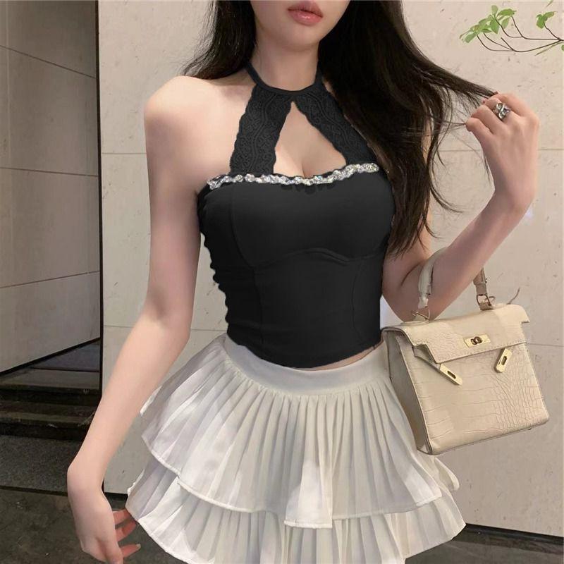 Elegantní tílko s krajkou a vycpávkami na prsou pro všechna roční období