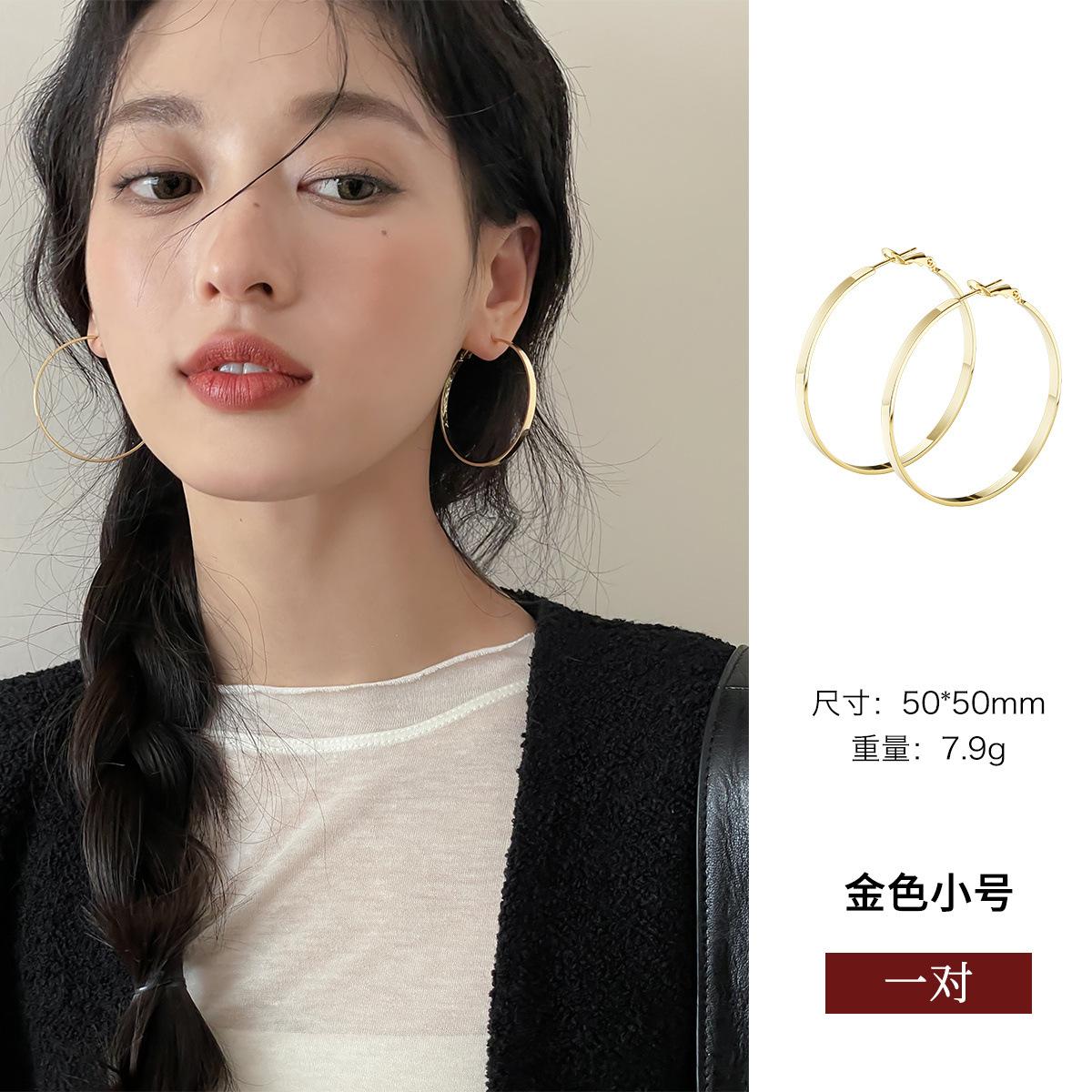 

Ретро преувеличенные крупные серьги, женские изысканные серьги с модным темпераментом, нишевые высококлассные серьги с серебряной иглой, новые 925 silver needles