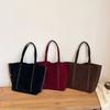 Damen Wildleder Umhängetasche mit Nieten Hobo Tasche Große Kapazität Geldbörse Handtasche Lässige Tasche Pendler Reise Tragetaschen Achseltasche Bolsa
