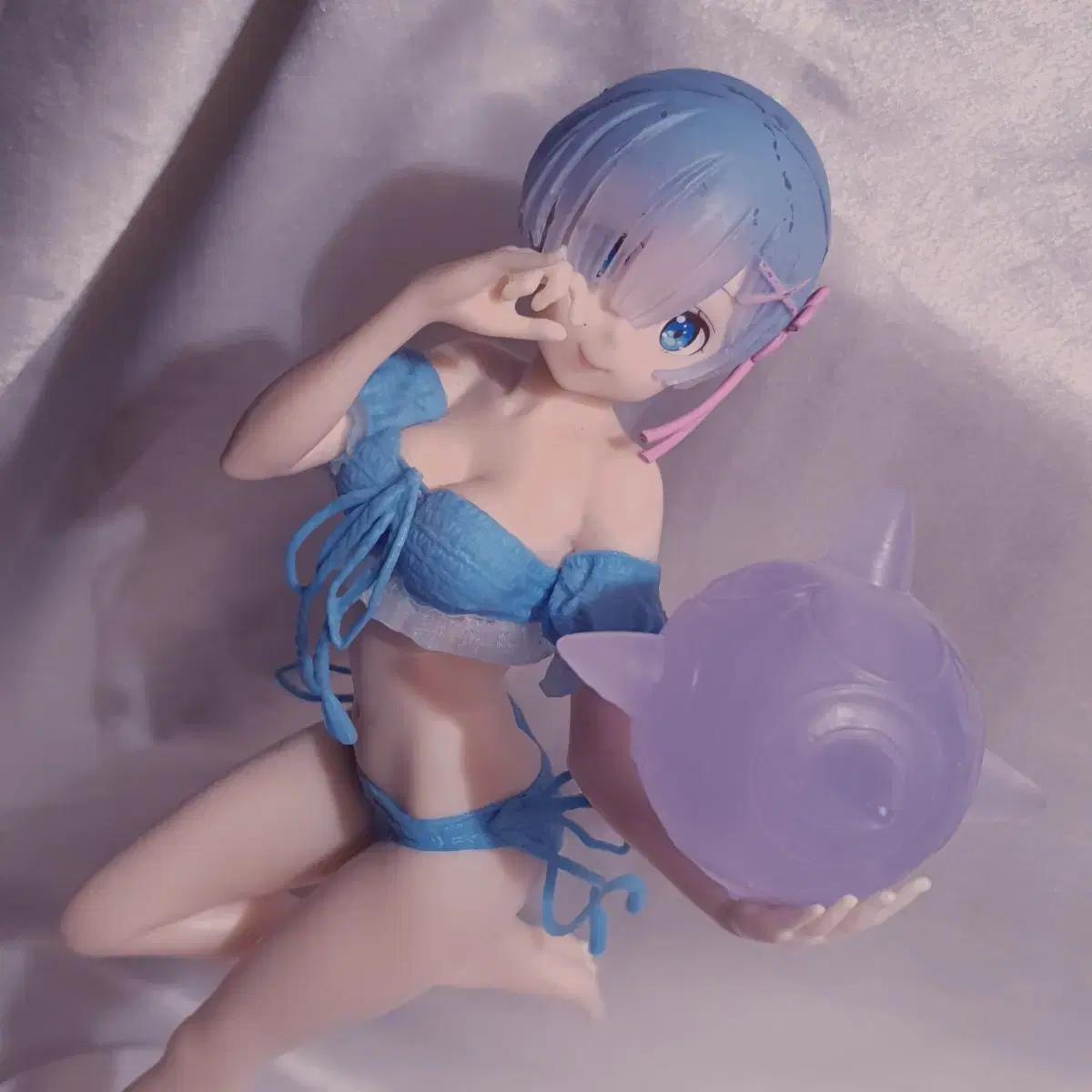 

Купальник Rizero Rem Красивая фигурка девушки