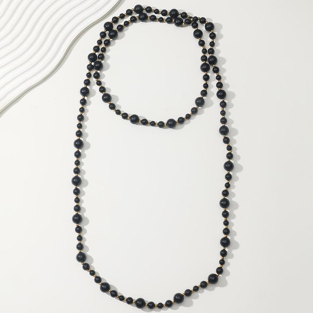 Elegant Retro Pearl Necklace: Women's High-End Light Luxury Sweater Chain.